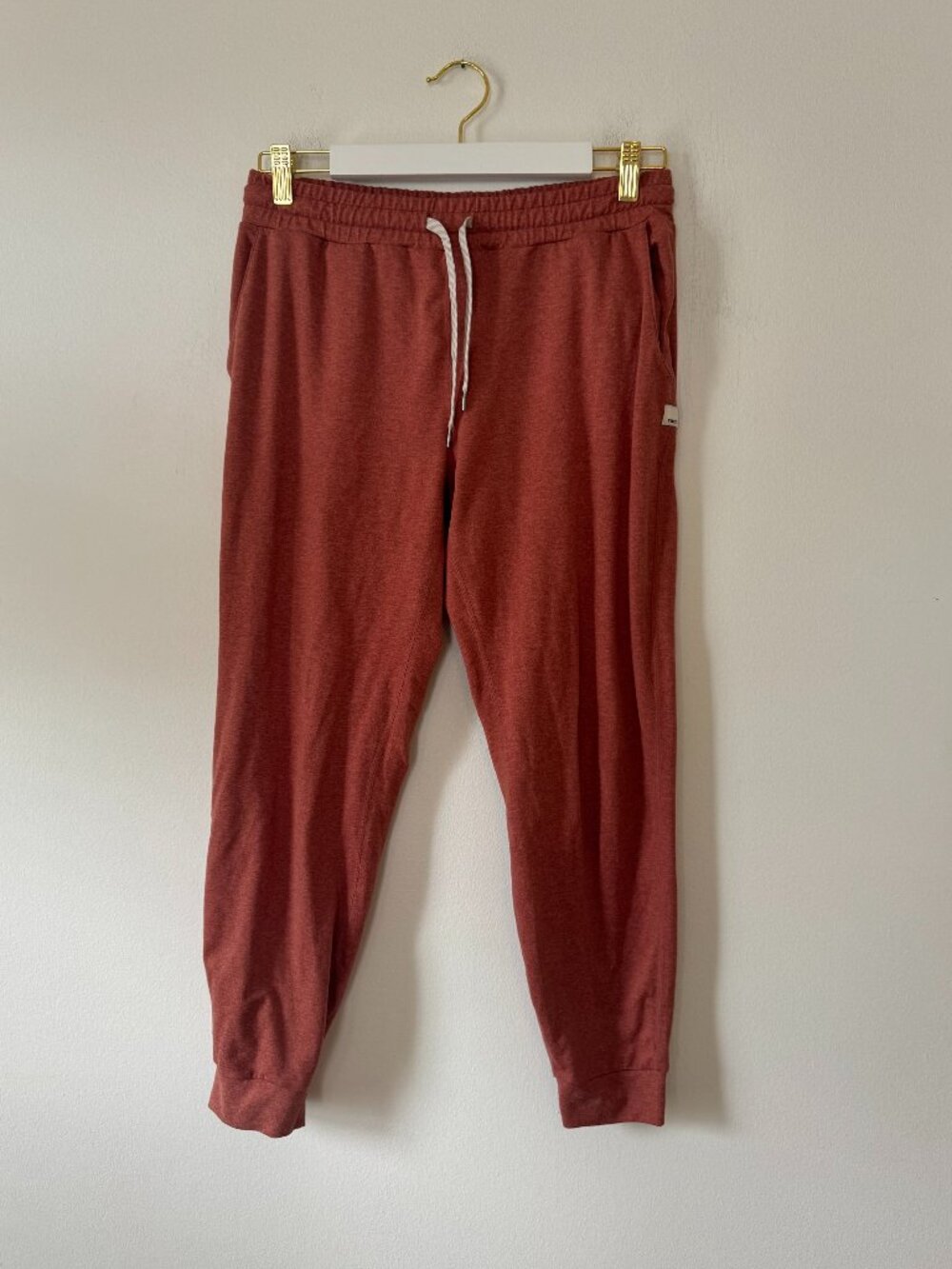 Vuori Performance Jogger in Rust size small